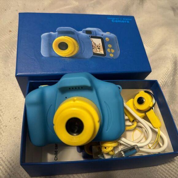 Kids Digital Camera Like New! Video, Photos, Rechargeable! - Picture 1 of 16